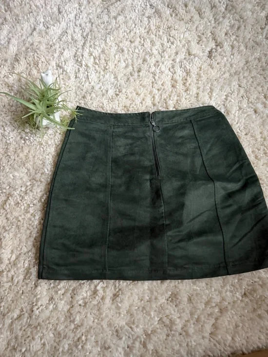 Soft faux suede Old Navy Forest Green Faux Suede Front-Zip A-Line Mini Skirt wit - Picture 4 of 7